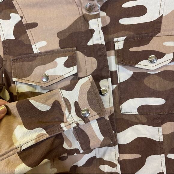 Love Tree, Camoflauge Jacket. Size Small. In excellent condition! - Picture 2 of 7